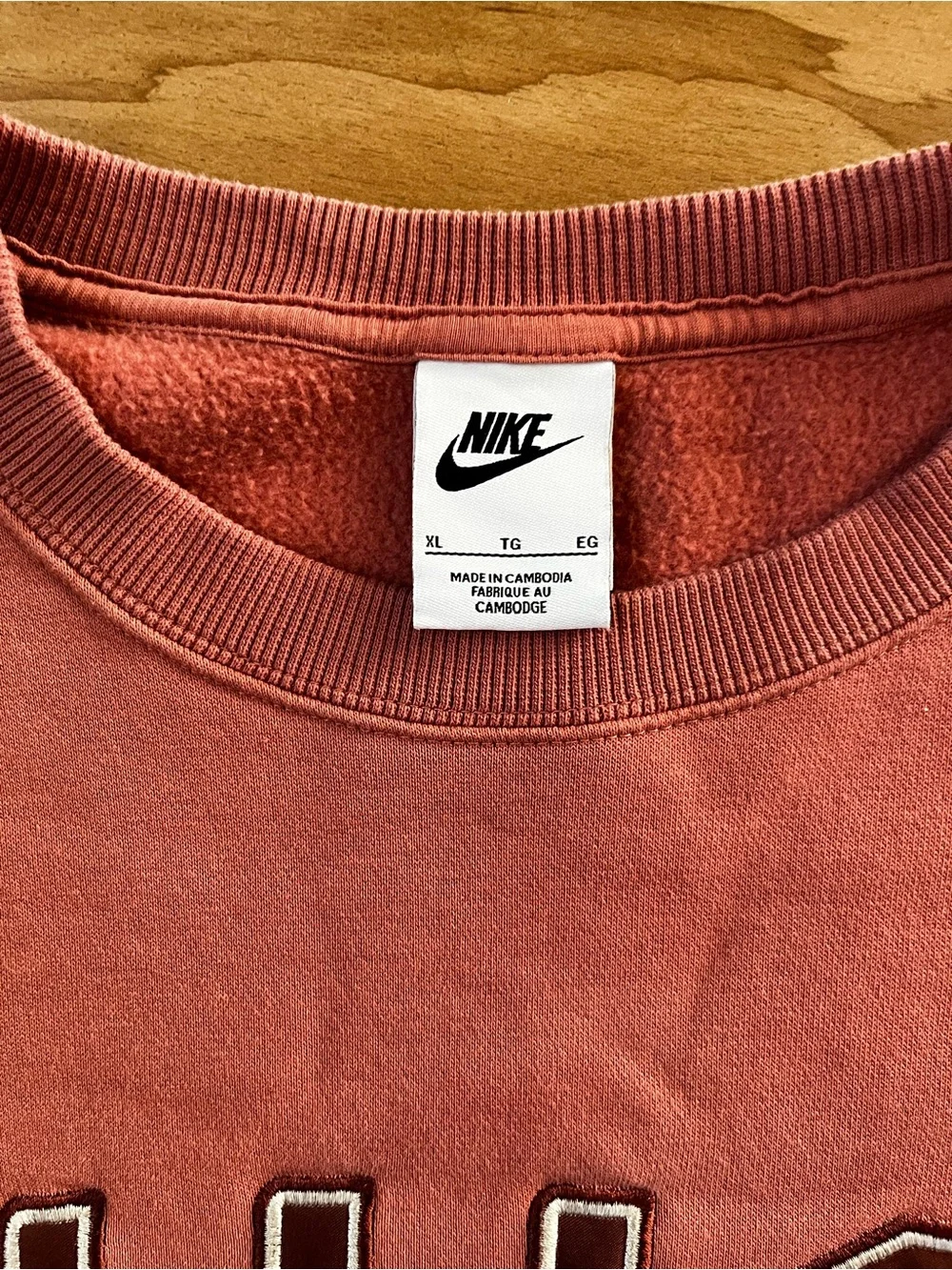Nike oversized wide sleeve Dusty Rose Crewneck Sweatshirt with Embroidered Logo - Picture 3 of 6